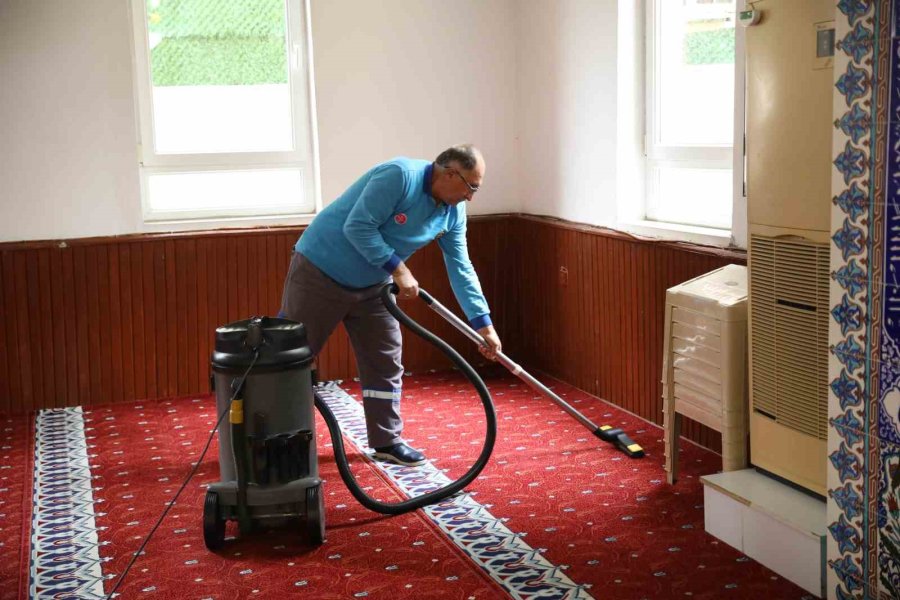 Alanya’da Camiler Ramazan Ayına Hazırlandı