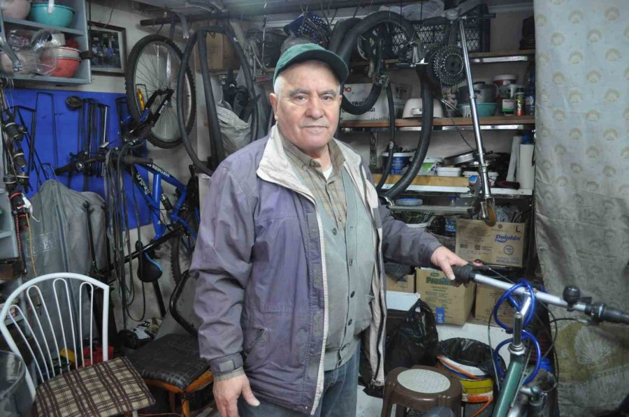 Bodrumdaki Bisikletler Çıkarıldı, Tamircilerin İşleri Arttı