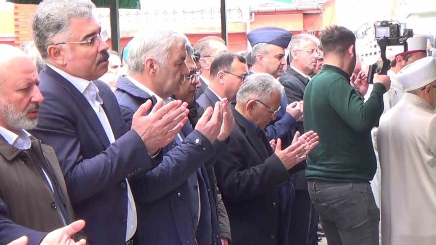 Başkan Büyükkılıç’ın Ablası Son Yolculuğuna Uğurlandı