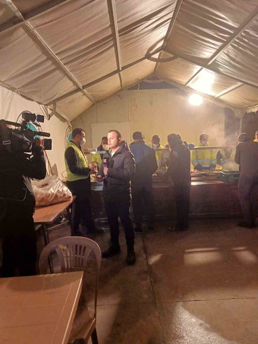 Kayseri Büyükşehir’den Deprem Bölgesindeki İlk Konteyner Kentte İlk Sahur