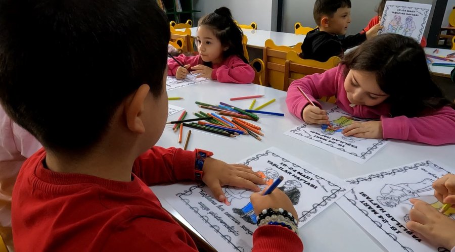 Erkilet Kütüphanesi’nde Minikler Yaşlılara Saygı Haftası Etkinliği Düzenledi