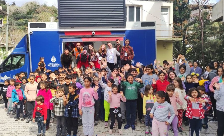 Deprem Bölgesinde Sanatla Dayanışma Devam Ediyor