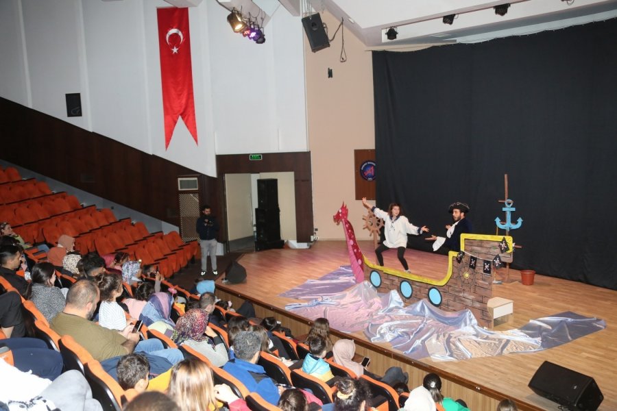 Depremzede Çocukların Yaraları Sanatla Sarılıyor