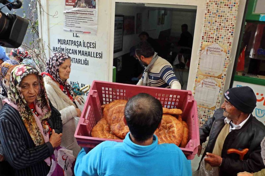 Antalya’da ‘gizli Hayırlı’ Pide Kuyruğu