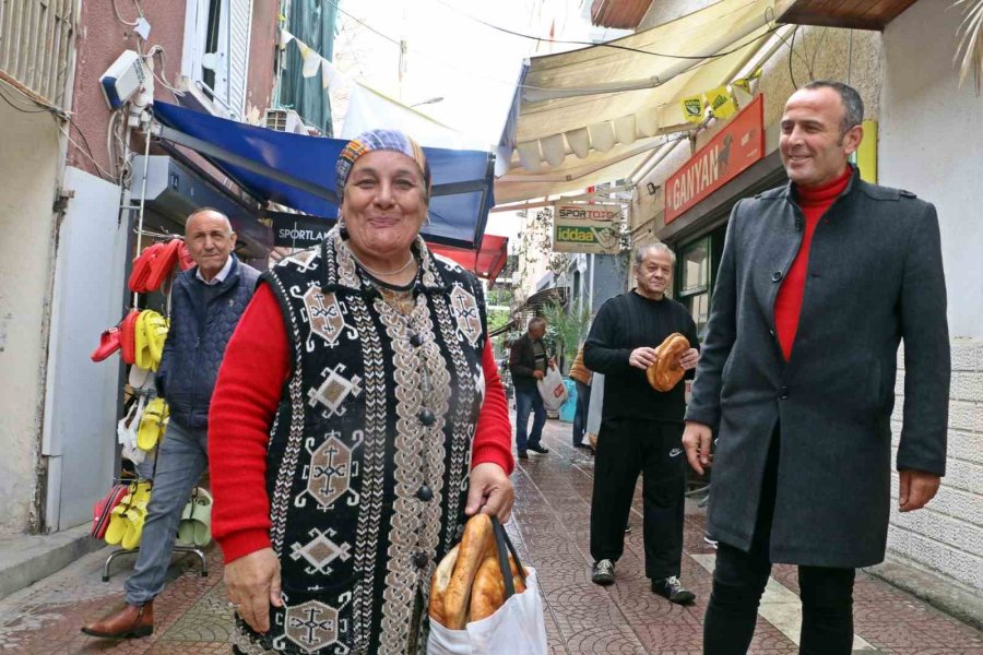 Antalya’da ‘gizli Hayırlı’ Pide Kuyruğu