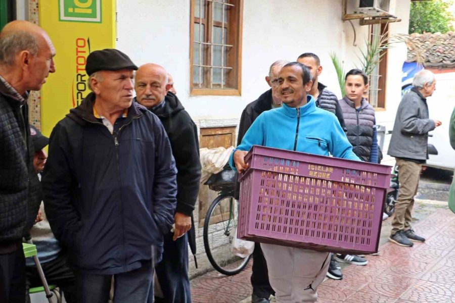 Antalya’da ‘gizli Hayırlı’ Pide Kuyruğu