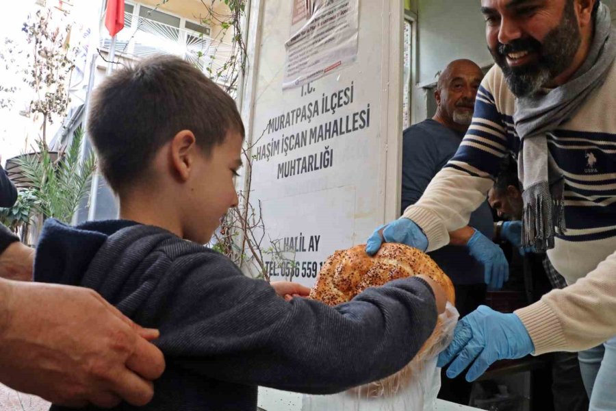 Antalya’da ‘gizli Hayırlı’ Pide Kuyruğu