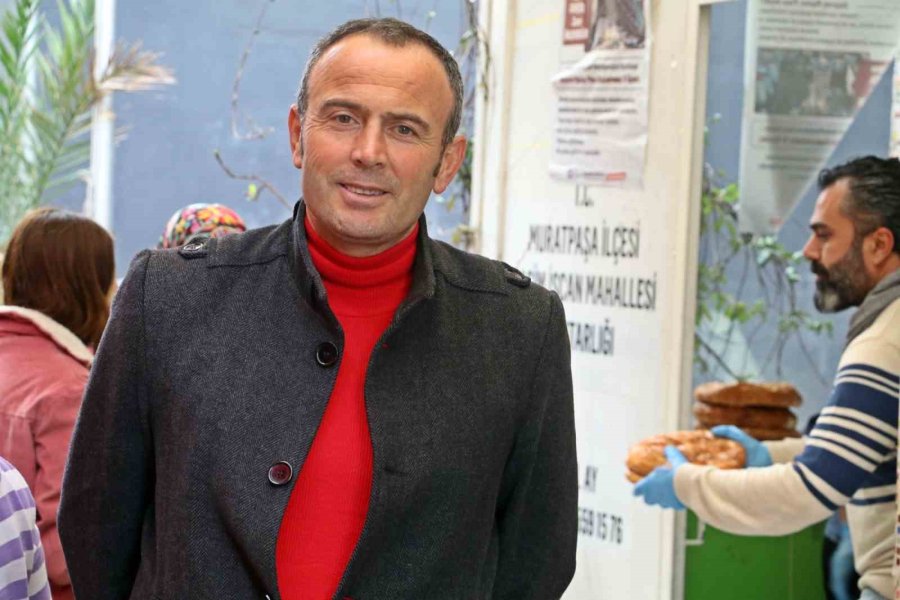 Antalya’da ‘gizli Hayırlı’ Pide Kuyruğu