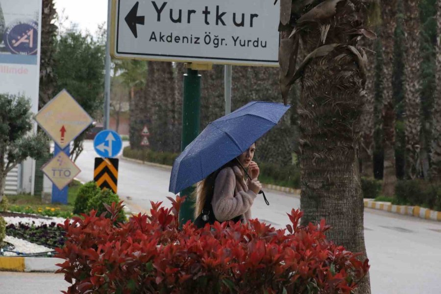 Nijeryalı Vatandaşın Unuttuğu Valiz Polisi Alarma Geçirdi