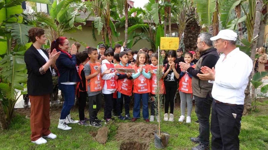 Depremzede Öğrenciler Gönüllerince Bir Gün Geçirdi