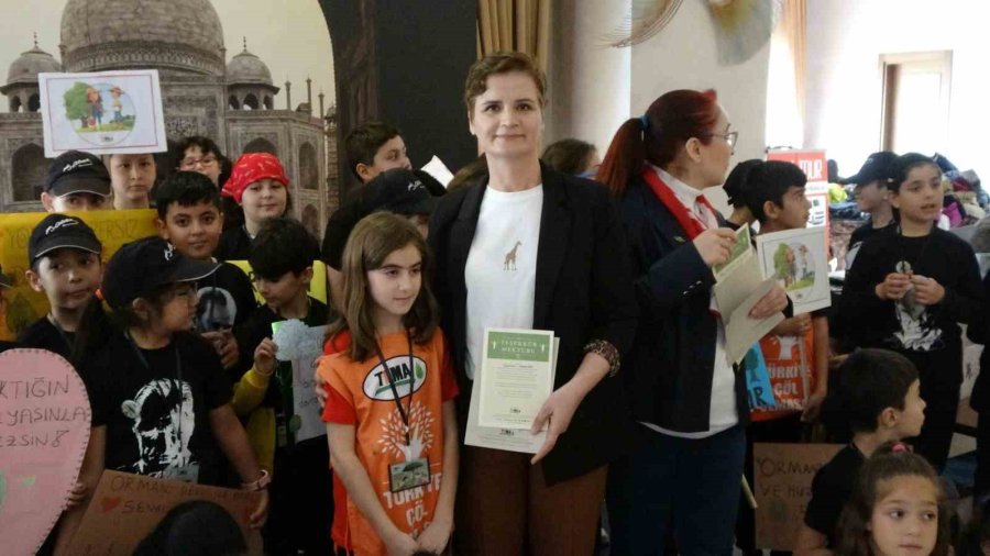 Depremzede Öğrenciler Gönüllerince Bir Gün Geçirdi