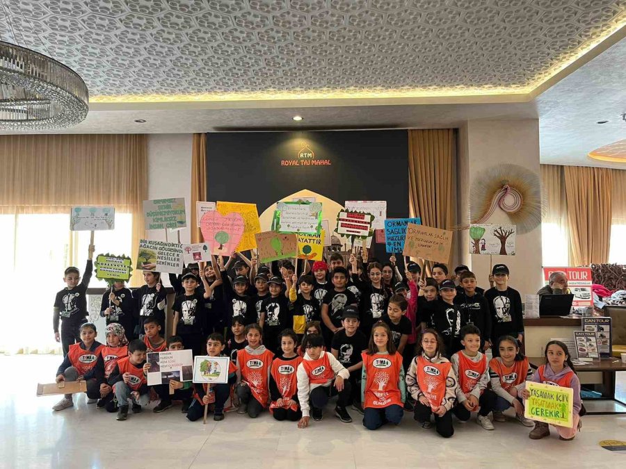 Depremzede Öğrenciler Gönüllerince Bir Gün Geçirdi