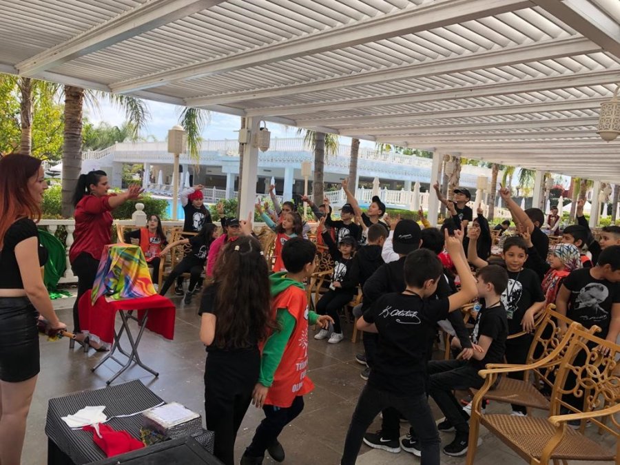 Depremzede Öğrenciler Gönüllerince Bir Gün Geçirdi