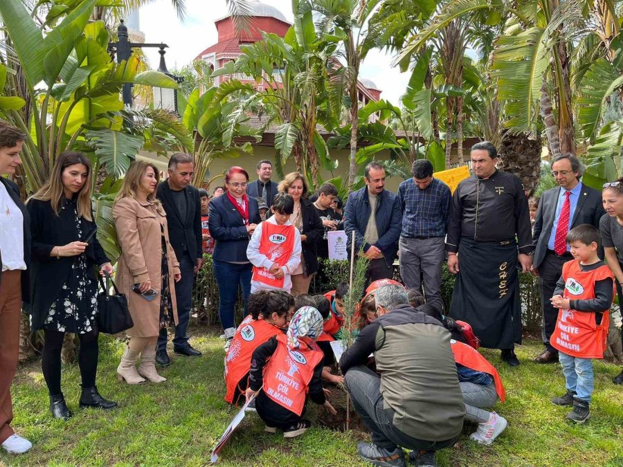Depremzede Öğrenciler Gönüllerince Bir Gün Geçirdi