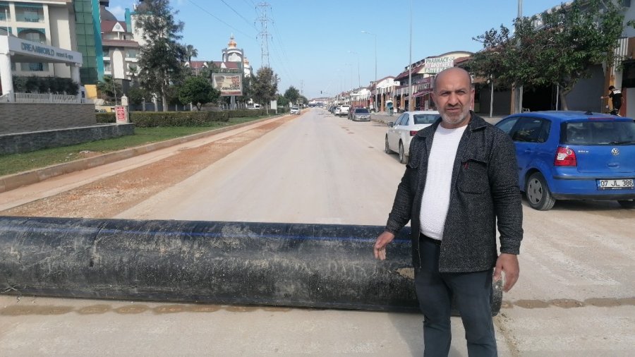 Antalya’da Otomobilin Kadına Çarptığı Anlar Güvenlik Kamerasına Yansıdı