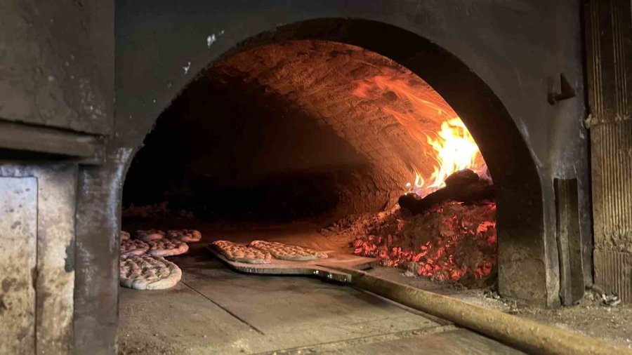 Ramazan Pidesi Tezgahlardaki Yerini Aldı