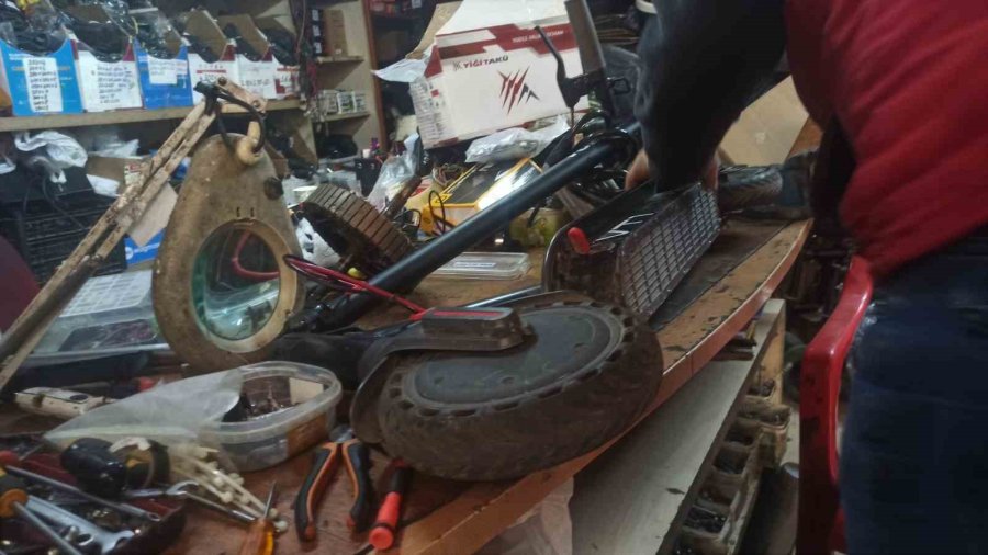 Yağmurlu Havalarda Scooter Kullanımı Araca Zarar Verebilir