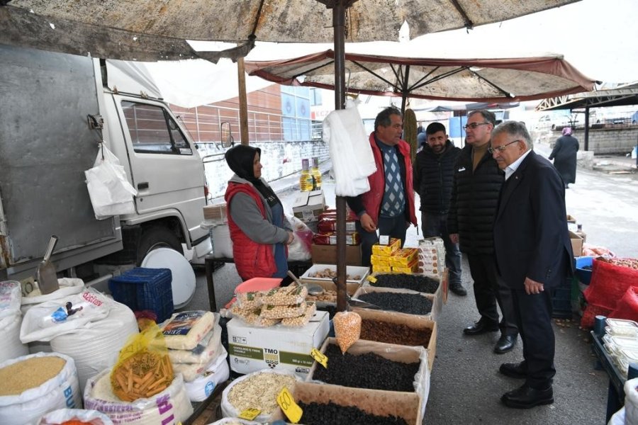 Başkan Büyükkılıç, Melikgazi Ve Hacılar’da Vatandaşla Buluştu