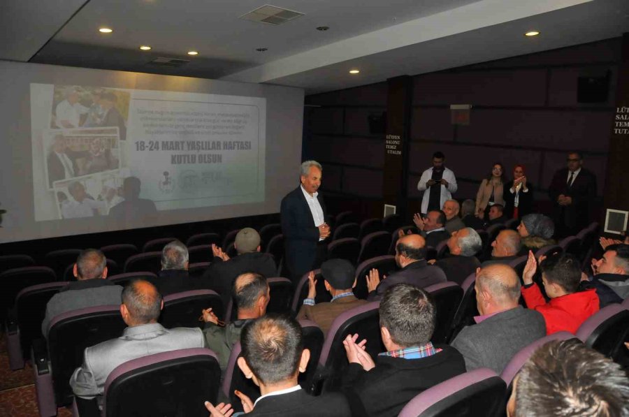 Akşehir’de Yaşlıların Sinema Keyfi