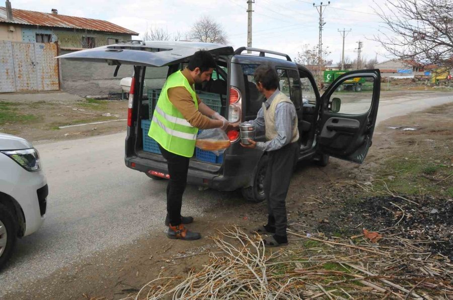 Akşehir’de Günlük 2 Bin 250 Kişiye İftar Yemeği