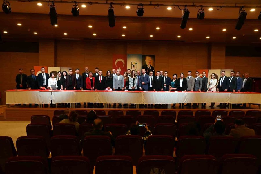 Manavgat Belediyesi’nde 30 Yeni Memur Yemin Ederek Görevine Başladı