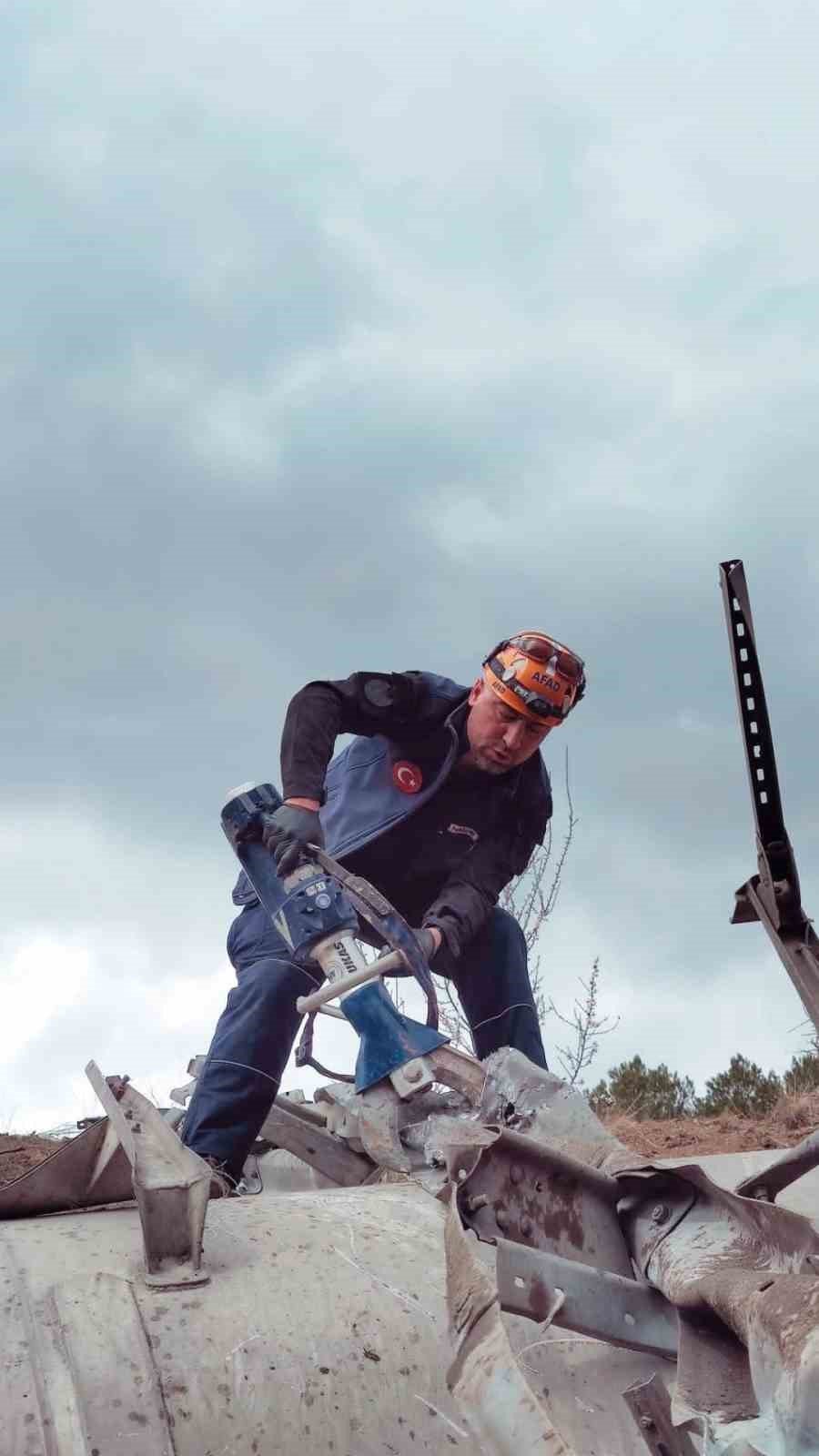 Niğde’de Lpg Tankeri Devrildi: 1 Ölü