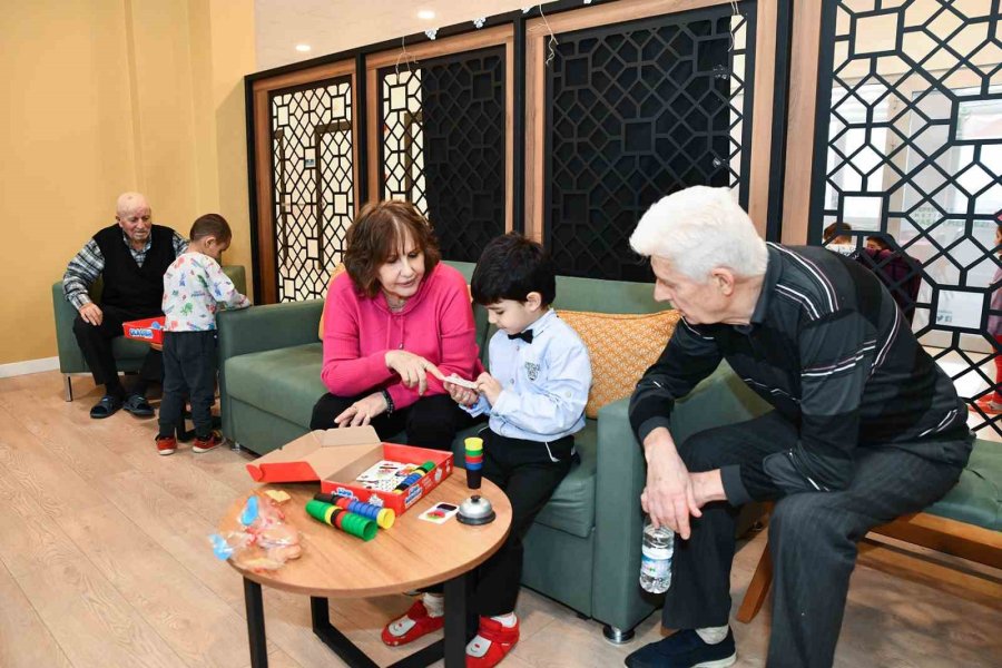 Büyükler Ve Küçükler Gönüllerince Eğlendi