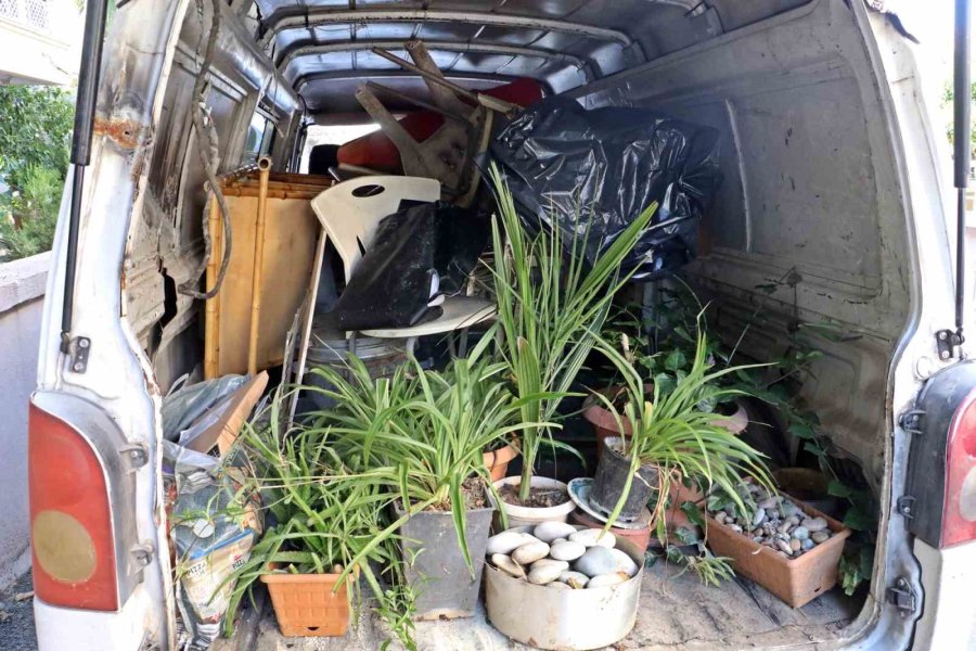 E-devlet’ten Gelen İhtarı Kontrol Etmedi, Ailesi Ve Eşyalarıyla Birlikte Evden Çıkartıldı