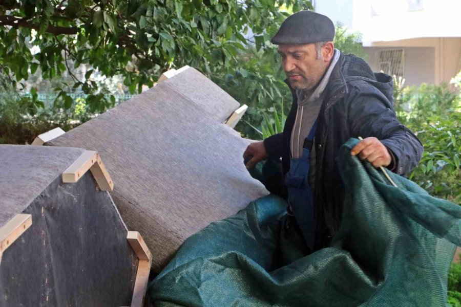 E-devlet’ten Gelen İhtarı Kontrol Etmedi, Ailesi Ve Eşyalarıyla Birlikte Evden Çıkartıldı