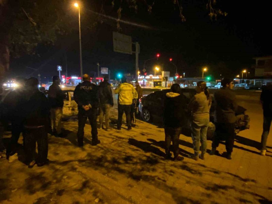 İki Otomobilin Karıştığı Kazada 1 Kişi Yaralandı