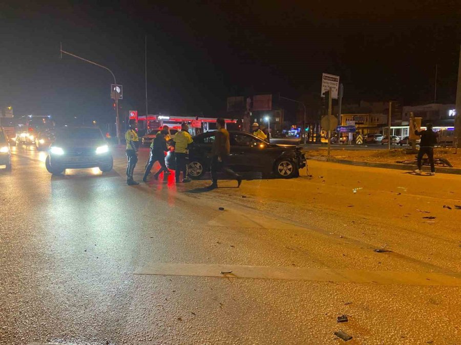 İki Otomobilin Karıştığı Kazada 1 Kişi Yaralandı
