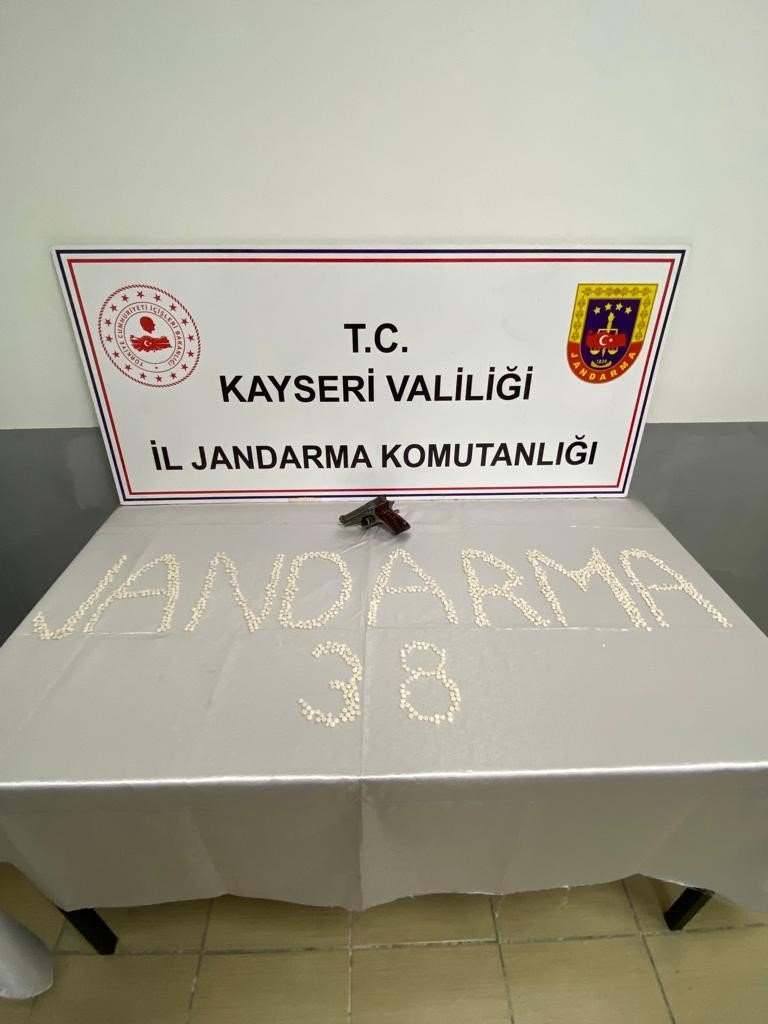 Jandarmadan Uyuşturucu Hap Operasyonu: 2 Gözaltı