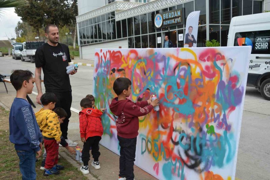 Depremzede Çocuklar, Çizim Atölyesinde Buluştu