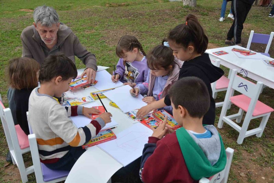 Depremzede Çocuklar, Çizim Atölyesinde Buluştu