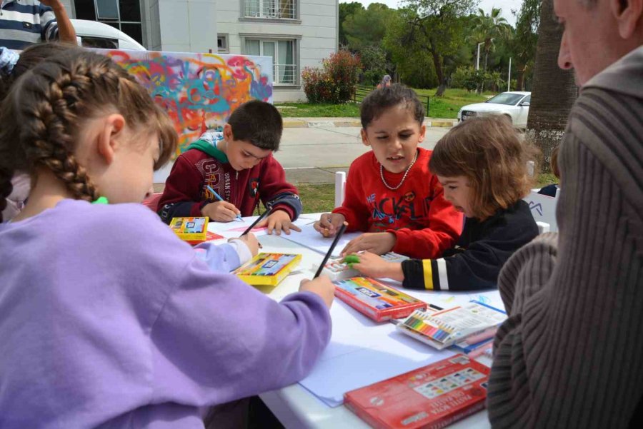 Depremzede Çocuklar, Çizim Atölyesinde Buluştu