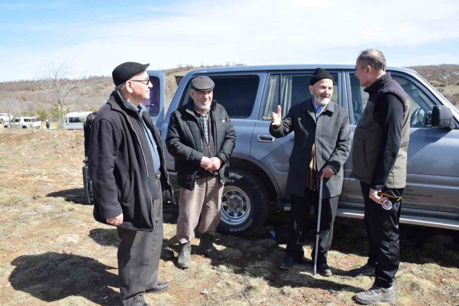 Üç Emekliden Örnek Davranış
