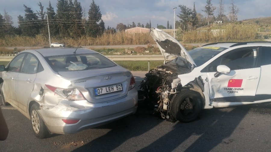 Aşırı Hız Ve Dikkatsizlik Kaza Yaptırdı, Çarptığı Araçtaki Yolcunun Tansiyonu Fırladı