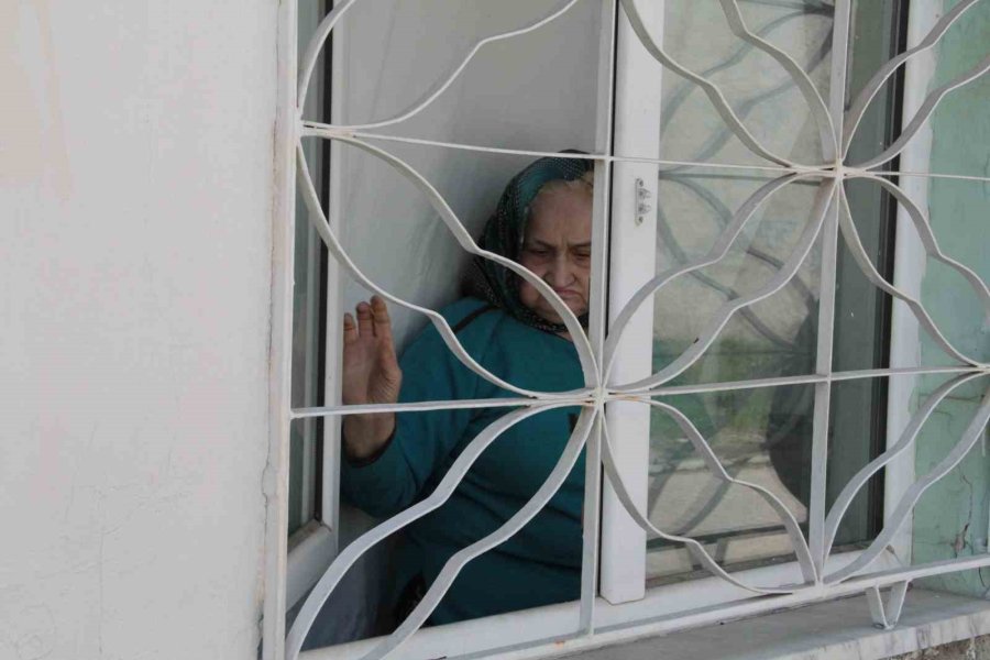 Eskişehir’de Çöp Evde Yaşayan Kadın: “ben Sağlık İstemiyorum, Ölmek İstiyorum”