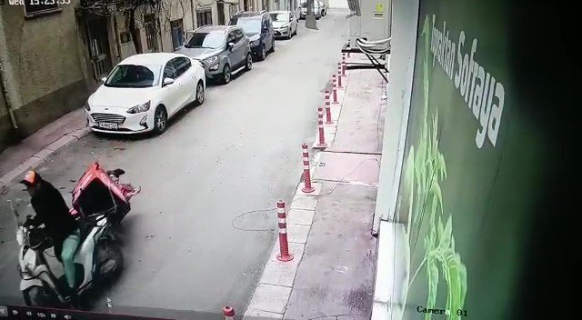 Motosikletini Çalan Hırsızı Üstüne Atlayarak Yakaladı