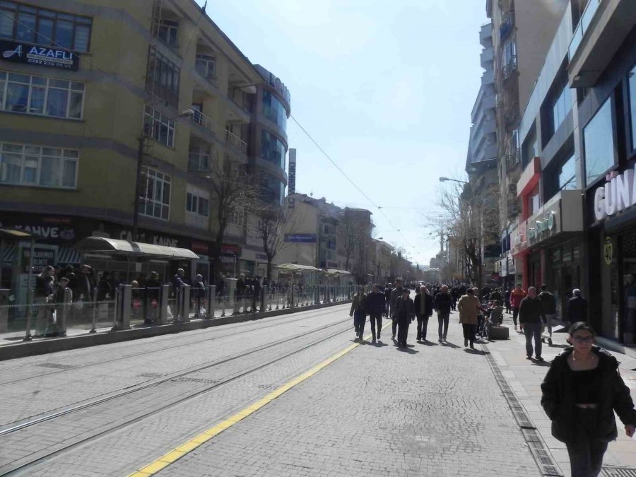 Vatandaşlar Güzel Havanın Keyfini Dışarıda Çıkardı