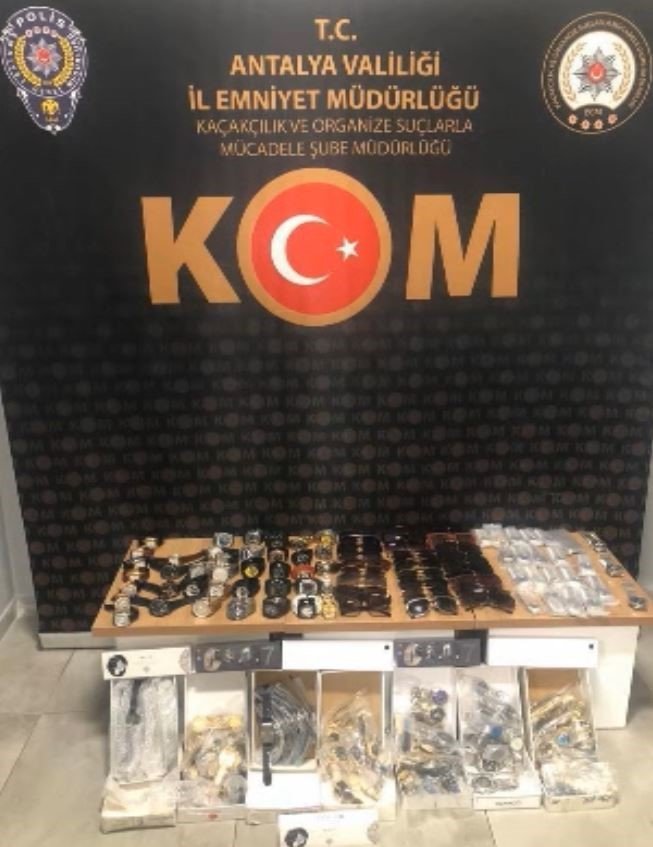 Polisten Antalya Merkezli 3 İlde Kaçakçılık Operasyonu