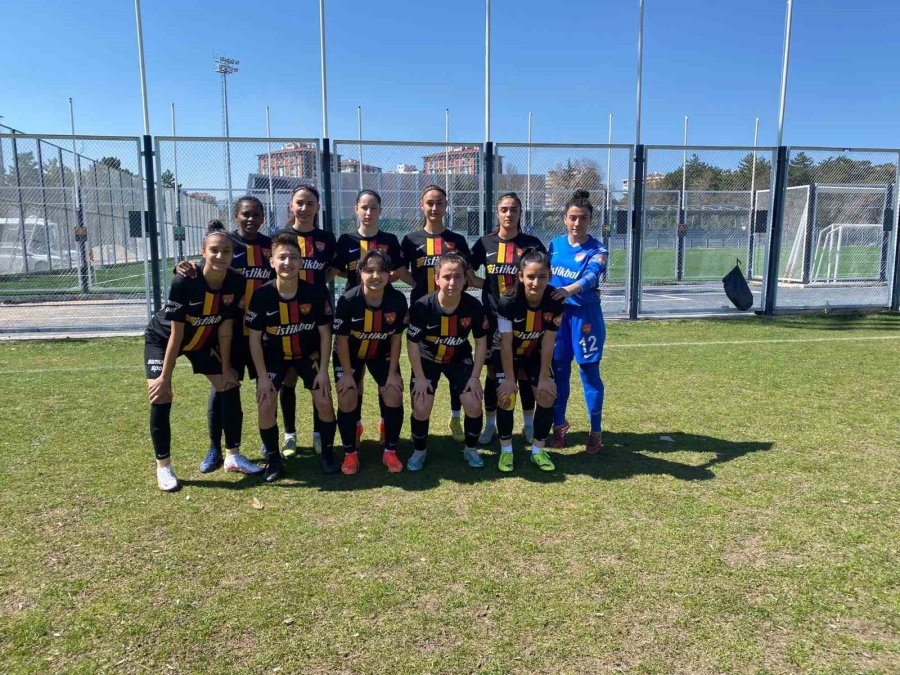 Kadınlar 1. Lig 21. Hafta: Yukatel Kayseri Kadın Fk: 3 - İlkadım Belediyesi Yabancılar Pazarıspor: 1