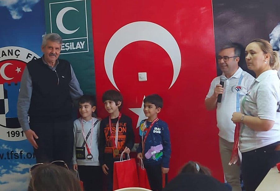 Karaman’da ‘yeşilay Haftası Satranç Turnuvası’ Düzenlendi