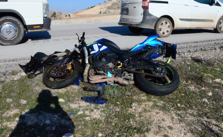 Karaman’da İki Motosiklet Koyun Sürüsüne Çarptı: 3 Yaralı
