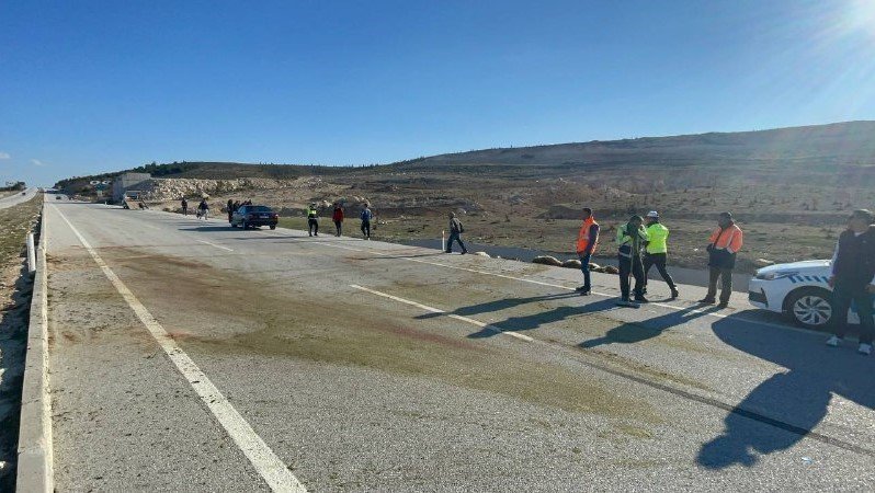 Karaman’da İki Motosiklet Koyun Sürüsüne Çarptı: 3 Yaralı