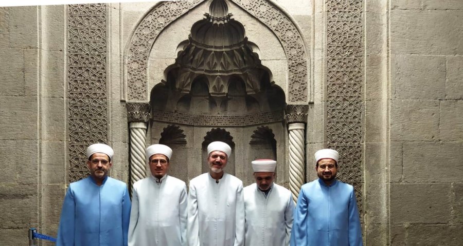 Hunat Camii’nde ‘enderun Usûlü Teravih’ Geleneği Devam Ediyor