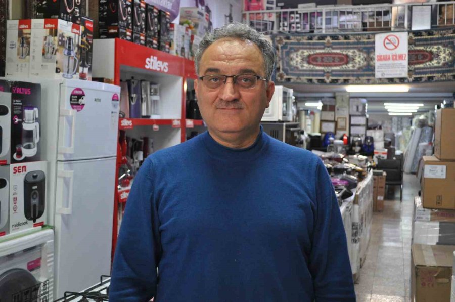 Küçük Esnaf Büyük Firmalarla Olan Rekabete Dayanamıyor