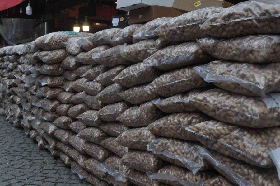 Kuruyemişçilerin Bayram Hazırlığı Şimdiden Başladı