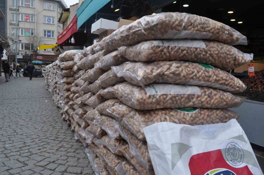 Kuruyemişçilerin Bayram Hazırlığı Şimdiden Başladı