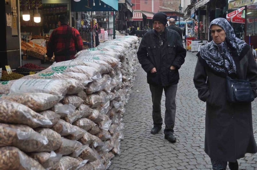 Kuruyemişçilerin Bayram Hazırlığı Şimdiden Başladı